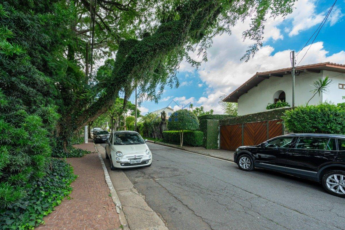 Casa no Morumbi com 370m² 4 dorm 2 suítes 2 vagas Rua Almirante Soares Dutra São Paulo - 