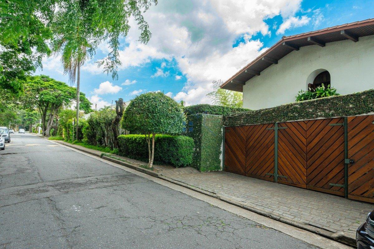 Casa no Morumbi com 370m² 4 dorm 2 suítes 2 vagas Rua Almirante Soares Dutra São Paulo - 
