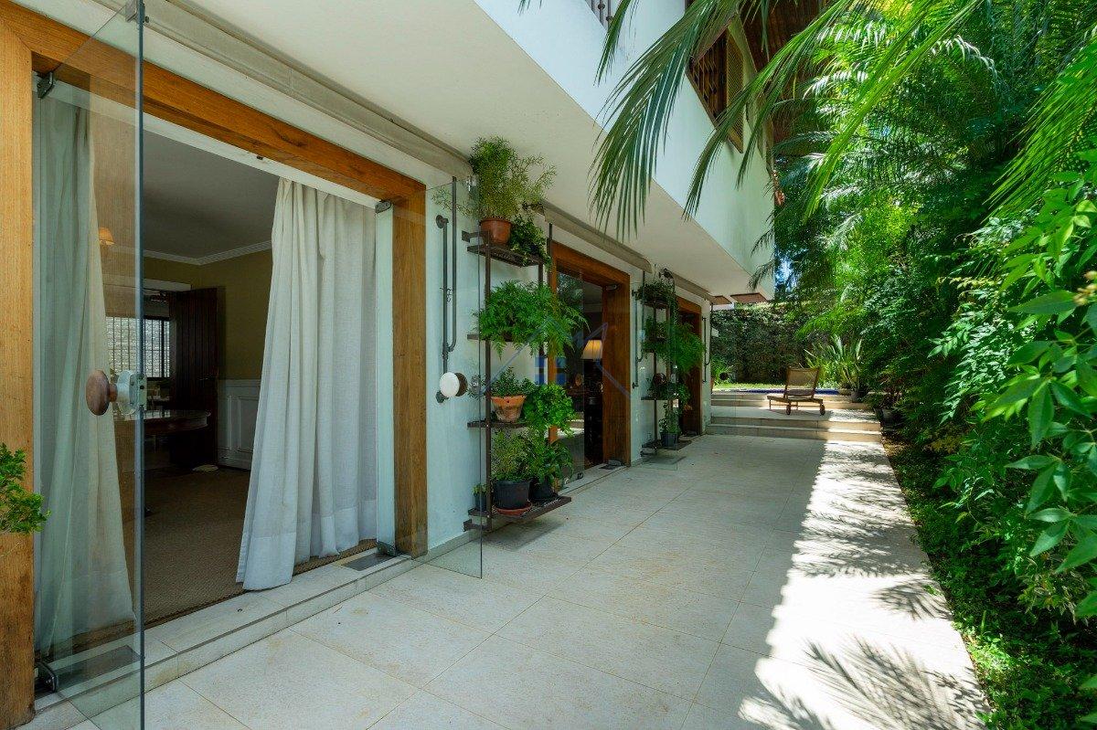 Casa no Morumbi com 370m² 4 dorm 2 suítes 2 vagas Rua Almirante Soares Dutra São Paulo - 