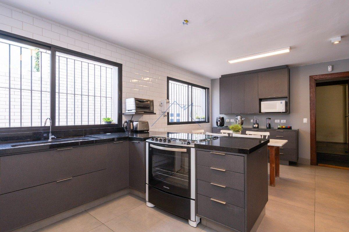 Casa no Morumbi com 370m² 4 dorm 2 suítes 2 vagas Rua Almirante Soares Dutra São Paulo - 