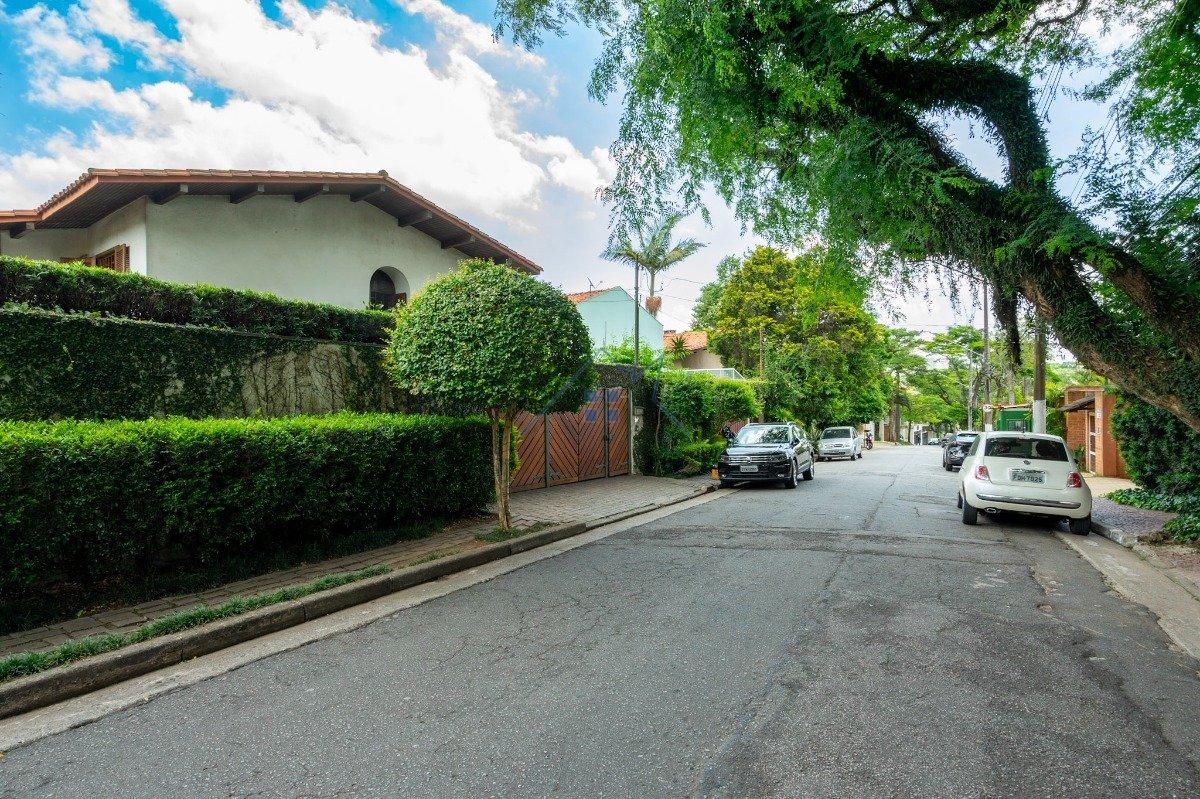 Casa no Morumbi com 370m² 4 dorm 2 suítes 2 vagas Rua Almirante Soares Dutra São Paulo - 