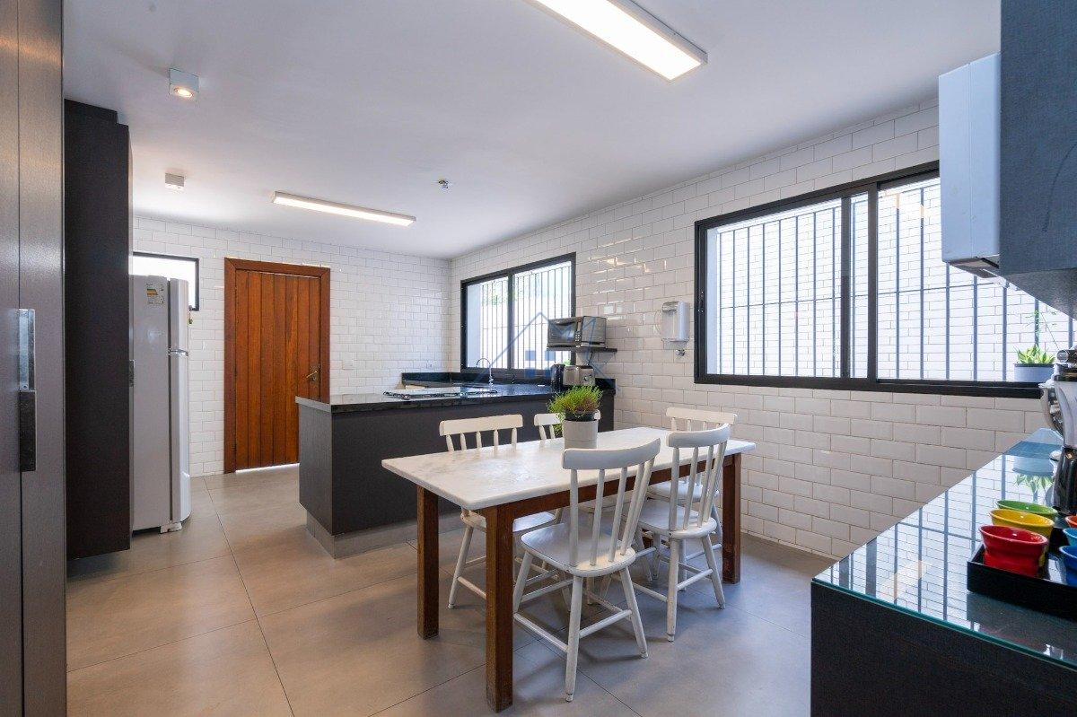 Casa no Morumbi com 370m² 4 dorm 2 suítes 2 vagas Rua Almirante Soares Dutra São Paulo - 