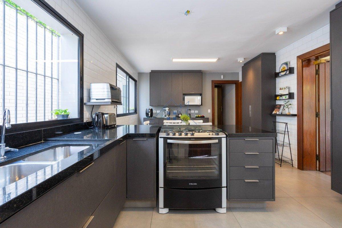 Casa no Morumbi com 370m² 4 dorm 2 suítes 2 vagas Rua Almirante Soares Dutra São Paulo - 