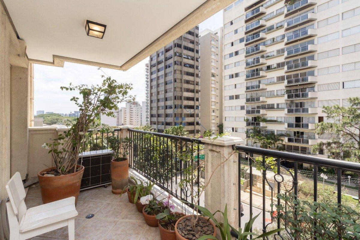 Apartamento em Perdizes 143m² 4 dorm 3 suítes 3 vagas Rua Doutor Franco da Rocha São Paulo - 