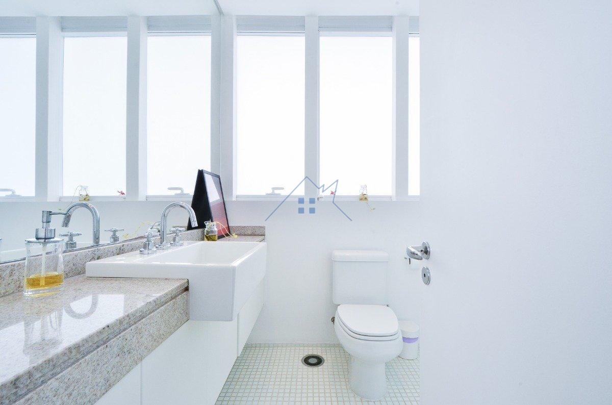 Apartamento na Vila Ipojuca 127m² 2 suítes 2 vagas Rua Camburiú São Paulo - 