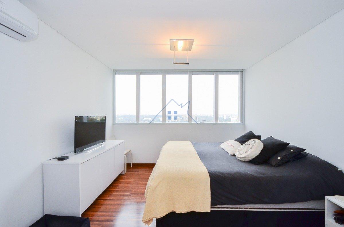 Apartamento na Vila Ipojuca 127m² 2 suítes 2 vagas Rua Camburiú São Paulo - 