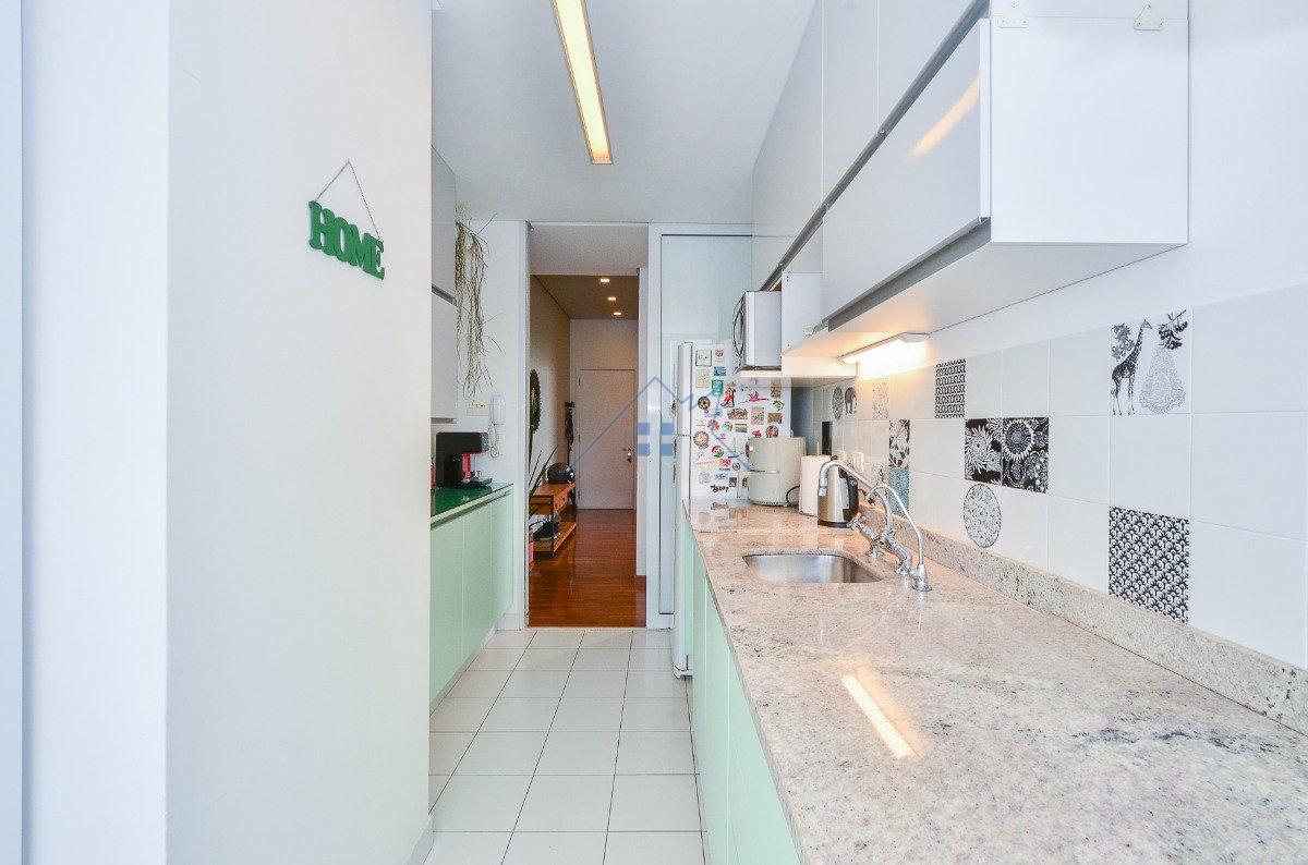 Apartamento na Vila Ipojuca 127m² 2 suítes 2 vagas Rua Camburiú São Paulo - 