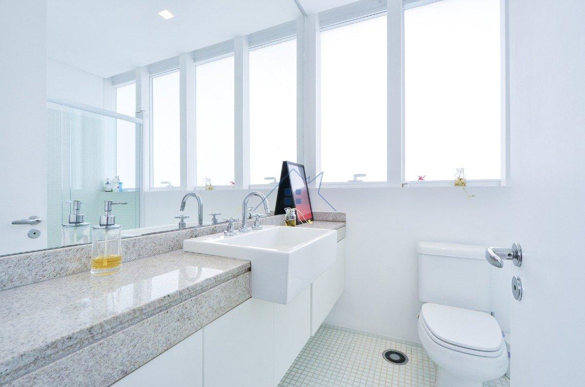 Apartamento na Vila Ipojuca 127m² 2 suítes 2 vagas Rua Camburiú São Paulo - 