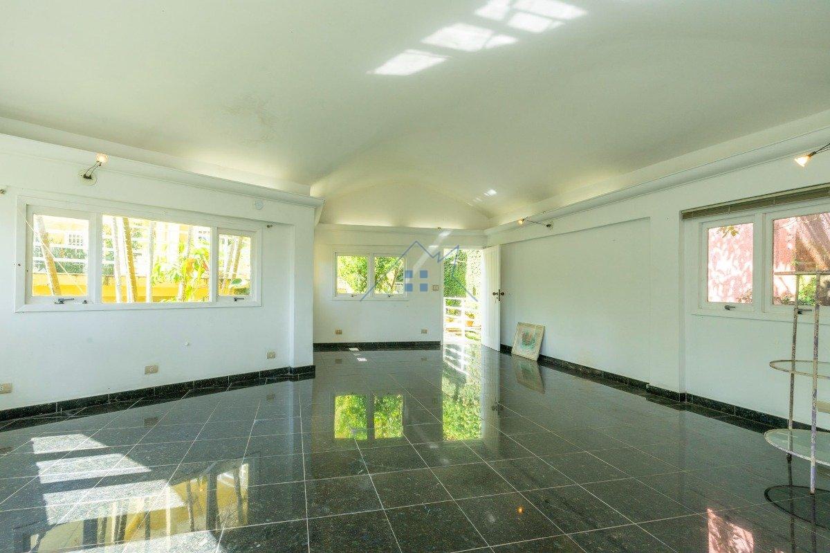 Casa em Condomínio com 478m² 3 dorm 2 suítes 4 vagas Estrada Fazendinha Carapicuíba - 