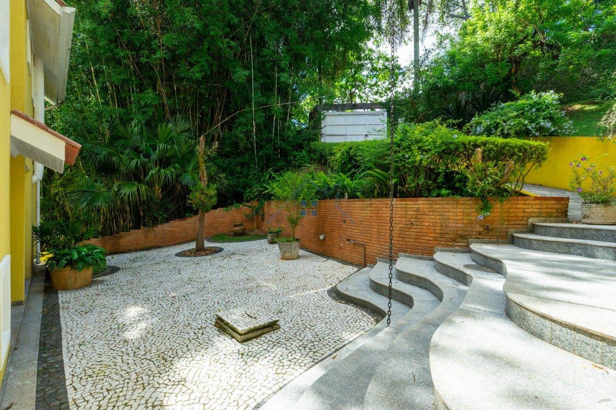 Casa em Condomínio com 478m² 3 dorm 2 suítes 4 vagas Estrada Fazendinha Carapicuíba - 