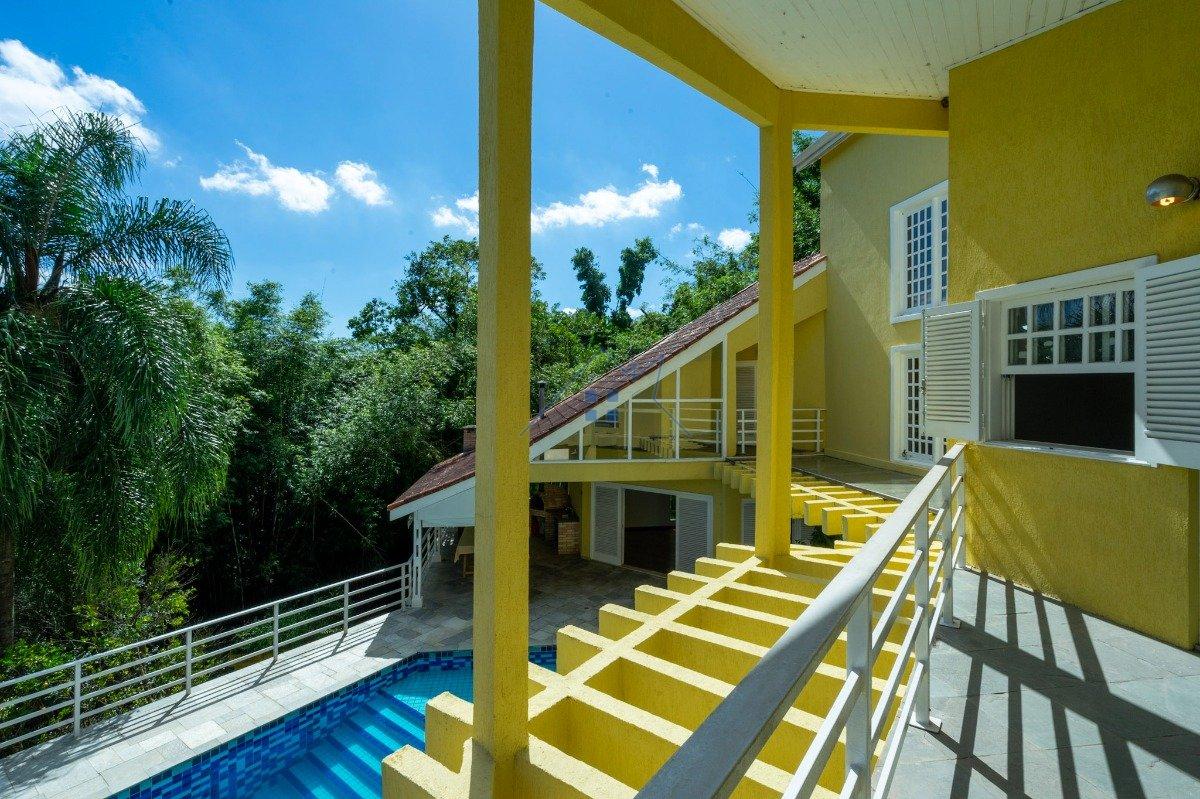 Casa em Condomínio com 478m² 3 dorm 2 suítes 4 vagas Estrada Fazendinha Carapicuíba - 