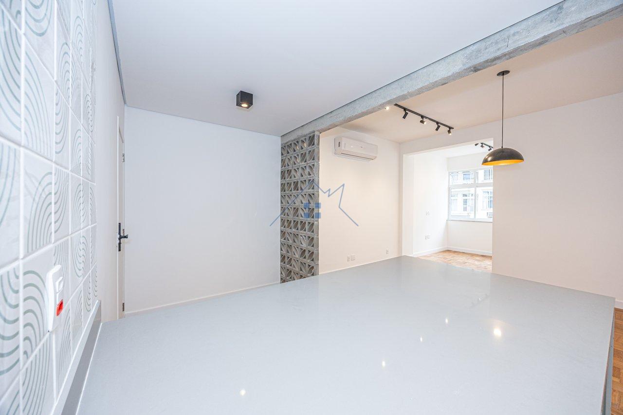 Apartamento no Bairro de Copacabana reformado 120m² 3 dorm 1 suíte 1 vaga Rua Constante Ramos Rio de Janeiro - 
