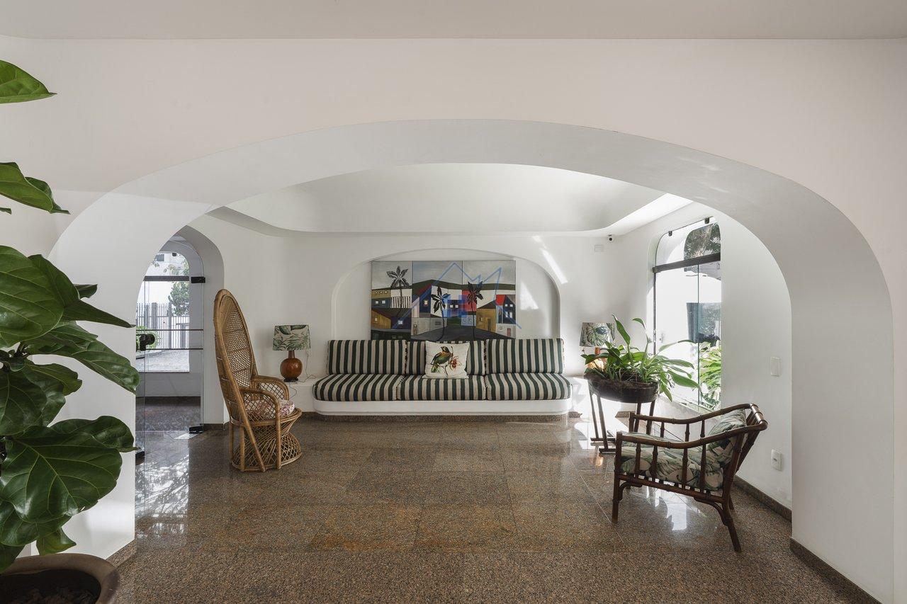 Amplo apartamento no Jd América 270m² 3 suítes 3 vagas Rua Bela Cintra São Paulo - 