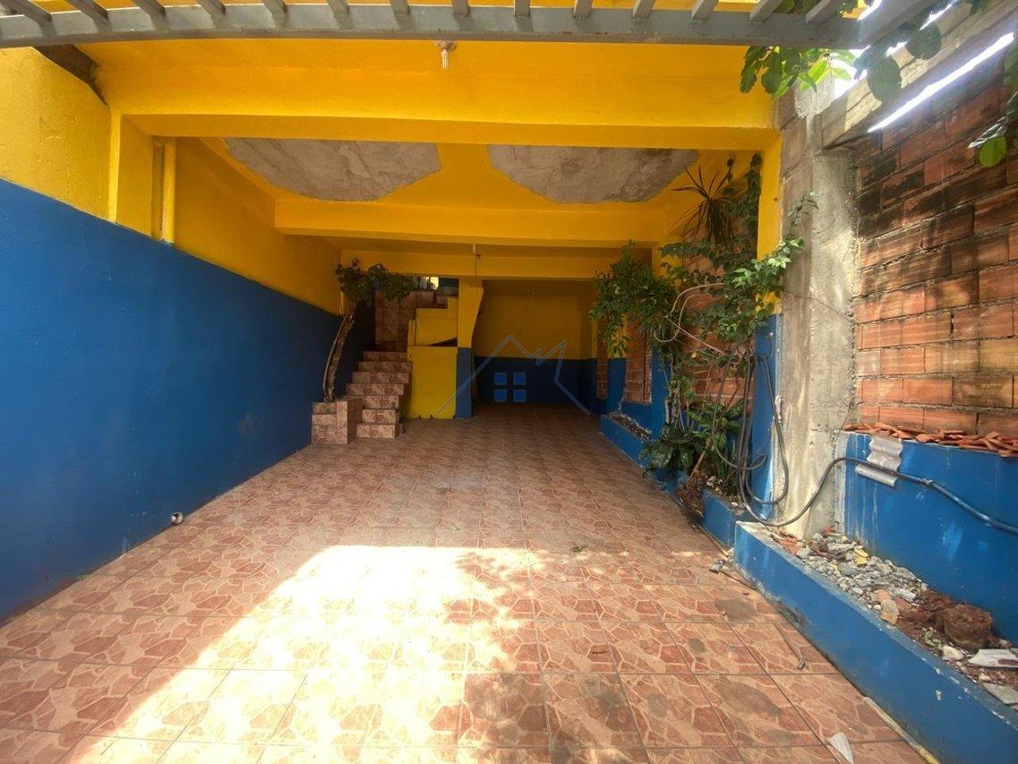 Casa no Pq dos Bancários 100m² 3 dorm 2 vagas Rua dos Gerentes São Paulo - 
