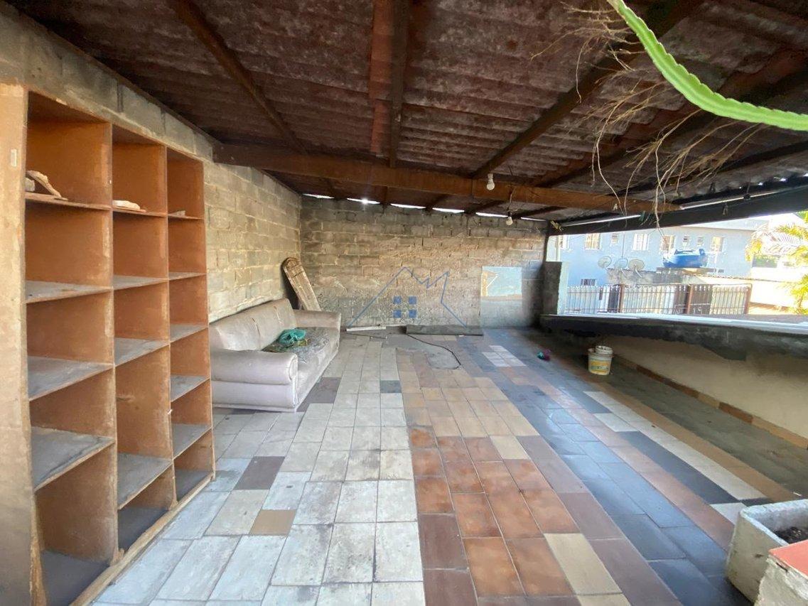 Sobrado no Capão Redondo com 181m² 4 dorm 1 suíte 6 vagas Rua Maria Blanchard São Paulo - 
