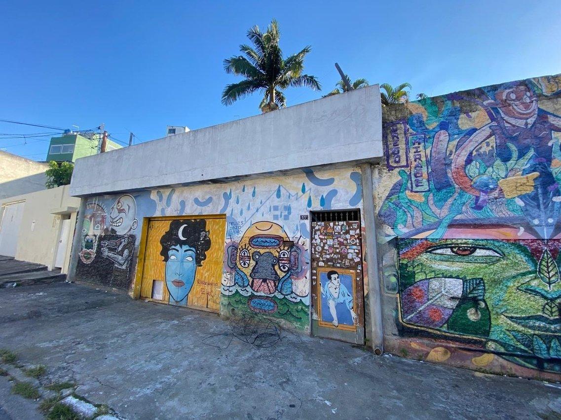 Sobrado no Capão Redondo com 181m² 4 dorm 1 suíte 6 vagas Rua Maria Blanchard São Paulo - 