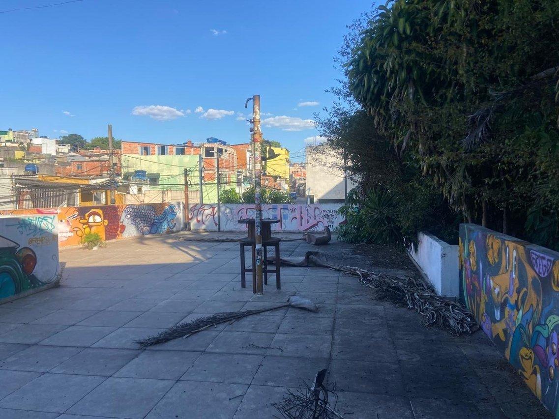 Sobrado no Capão Redondo com 181m² 4 dorm 1 suíte 6 vagas Rua Maria Blanchard São Paulo - 