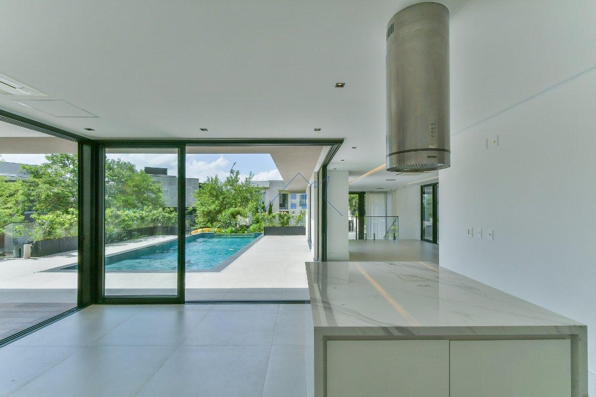Casa em Condomínio em Alphaville 546m² 4 suítes 5 vagas Alameda das Embaúbas Santana de Parnaíba - 