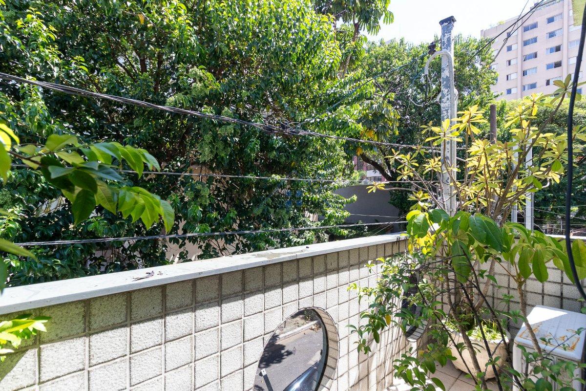 Casa em Indianópolis com 180m² 4 dorm Rua Lydia Simões Cabral São Paulo - 