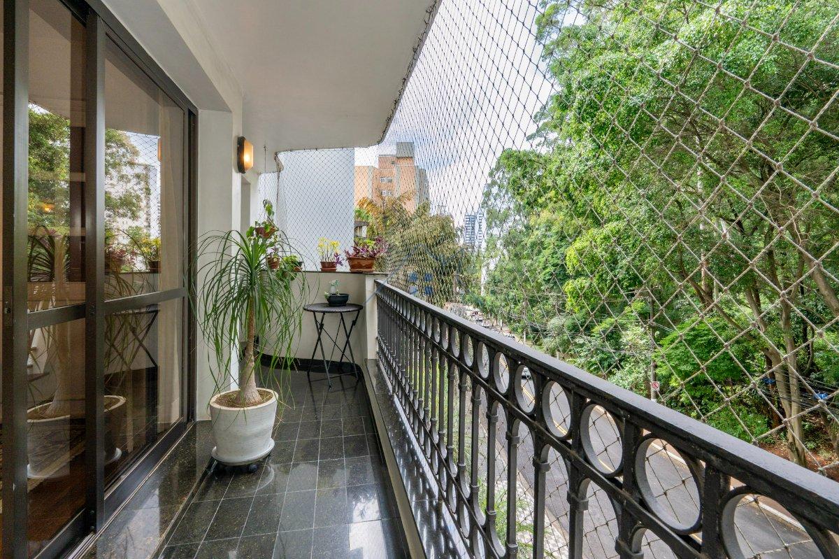 Apartamento 180m² na Vila Andrade 4 dorm 2 suítes 3 vagas Rua Charles Spencer Chaplin São Paulo - 
