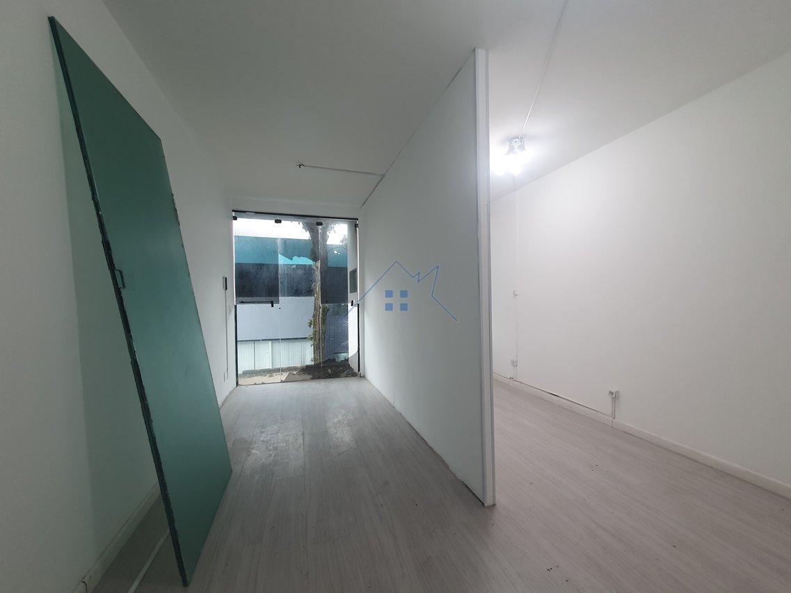 Loja Comercial Triplex no Centro Comercial de Alphaville 96m² Calçada das Anêmonas Barueri - 