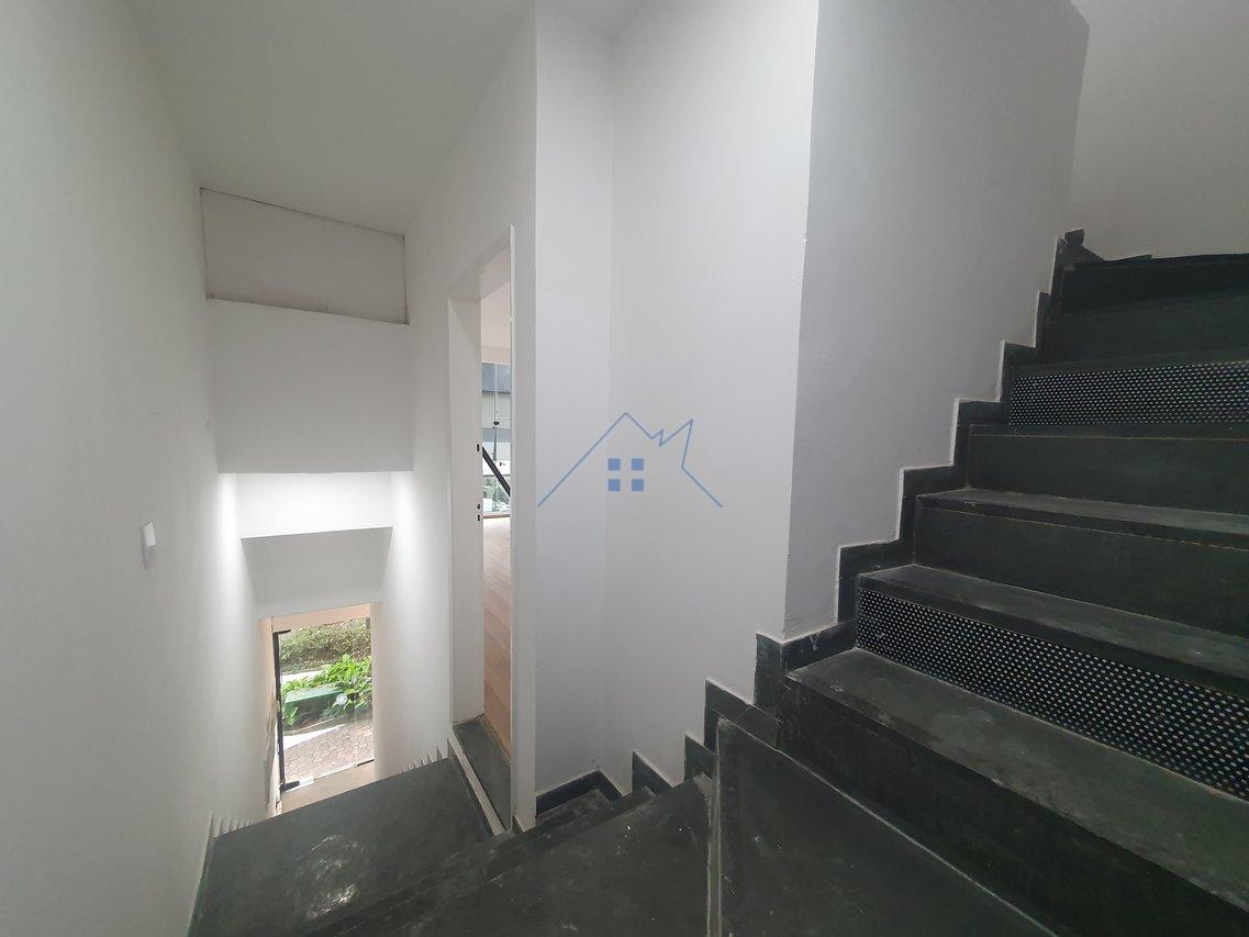 Loja Comercial Triplex no Centro Comercial de Alphaville 96m² Calçada das Anêmonas Barueri - 