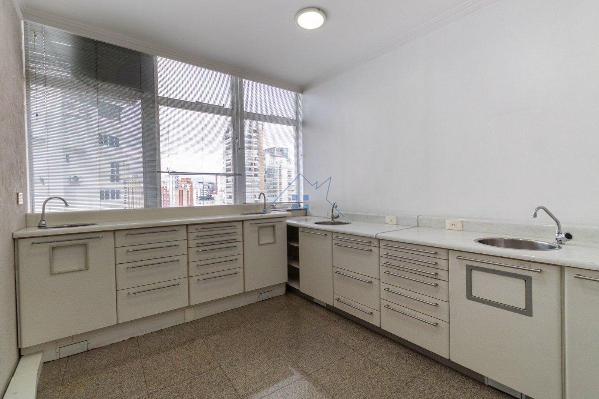 Conjunto Comercial 103m² na Vila Nova Conceição Rua Afonso Braz São Paulo - 