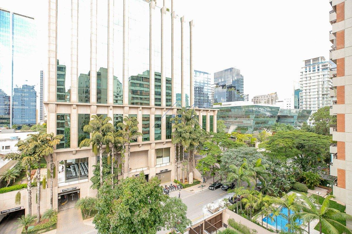 Apartamento 225m² no Itaim Bibi 3 suítes 3 vagas Rua Lopes Neto São Paulo - 