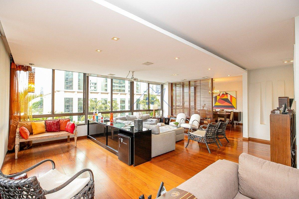 Apartamento 225m² no Itaim Bibi 3 suítes 3 vagas Rua Lopes Neto São Paulo - 