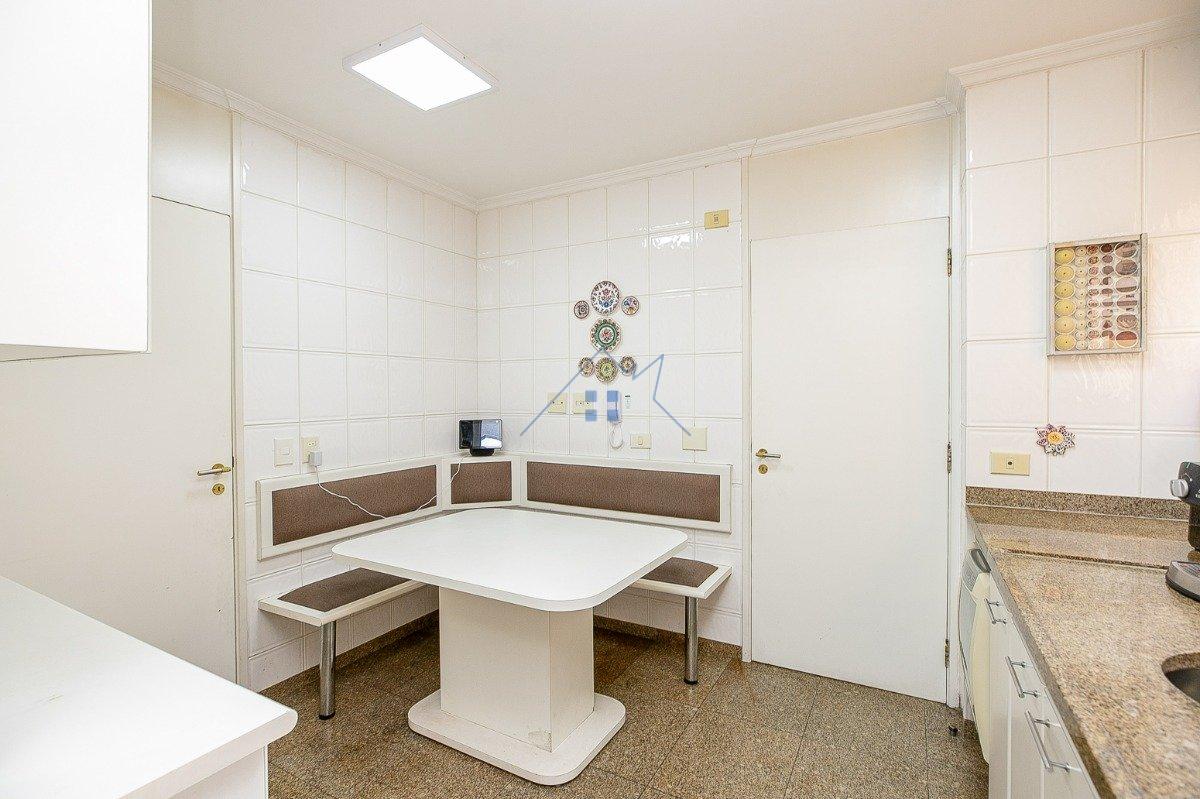 Apartamento 225m² no Itaim Bibi 3 suítes 3 vagas Rua Lopes Neto São Paulo - 