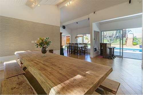 Casa 350m² no Parque Petrópolis 4 dorm 2 suítes 10 vagas Alameda Suécia Mairiporã - 
