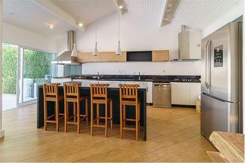 Casa 350m² no Parque Petrópolis 4 dorm 2 suítes 10 vagas Alameda Suécia Mairiporã - 