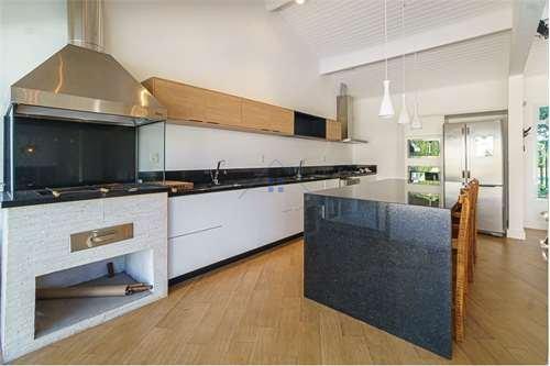 Casa 350m² no Parque Petrópolis 4 dorm 2 suítes 10 vagas Alameda Suécia Mairiporã - 
