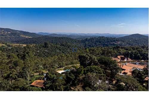 Casa 350m² no Parque Petrópolis 4 dorm 2 suítes 10 vagas Alameda Suécia Mairiporã - 