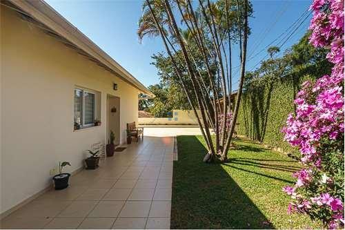 Casa 350m² no Parque Petrópolis 4 dorm 2 suítes 10 vagas Alameda Suécia Mairiporã - 