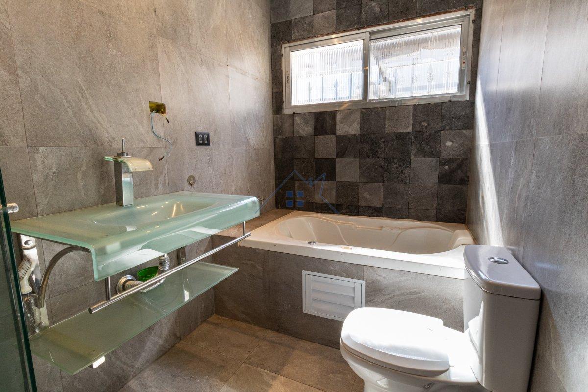 Casa em Moema com 190m² 3 dorms sendo 1 suíte 1 vaga Alameda Jauaperi São Paulo - 