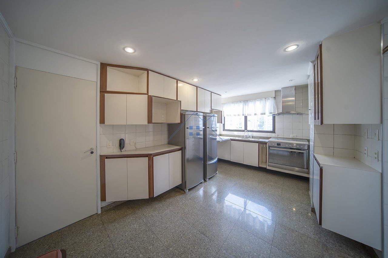 Apartamento com 215m² no Paraíso 3 suítes 3 vagas Rua Carlos Steinen São Paulo - 