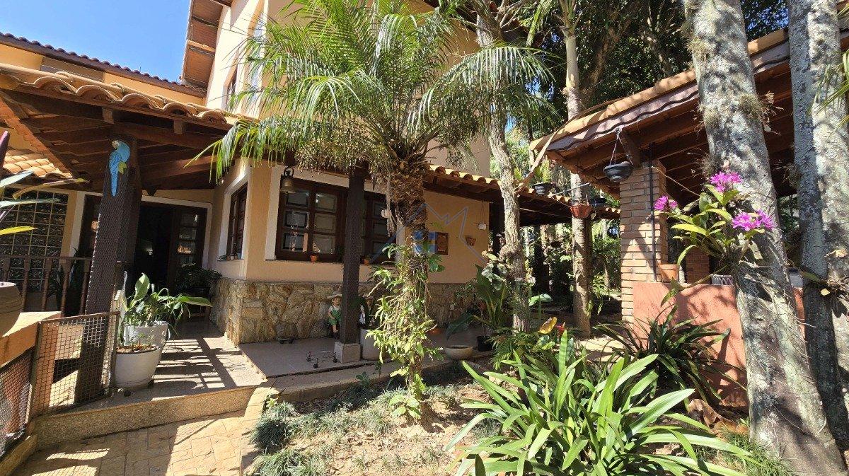 Casa 465m² em Mairiporã 5 dorms sendo 3 suítes 8 vagas Avenida dos Coqueiros Mairiporã - 