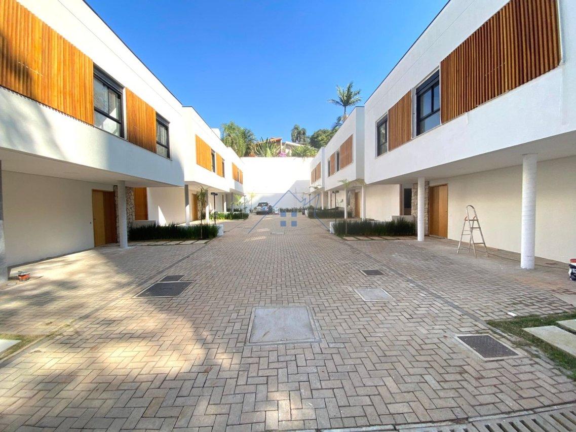 Casa em Condomínio com 310m² no Jd Prudência 02 suítes 02 vagas Rua Ossian Terceiro Teles São Paulo - 
