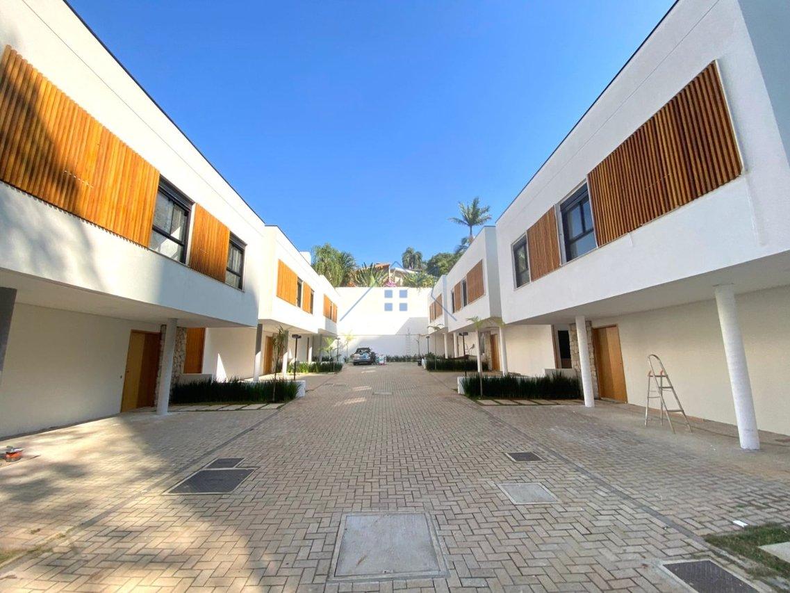 Casa em Condomínio com 310m² no Jd Prudência 02 suítes 02 vagas Rua Ossian Terceiro Teles São Paulo - 