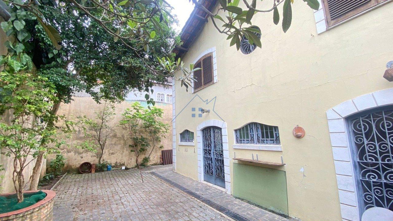 Casa com 221m&sup2; em Interlagos 4 dorms sendo 2 su&iacute;tes 6 vagas Rua Cláudio Daniel Rodrigues São Paulo - 