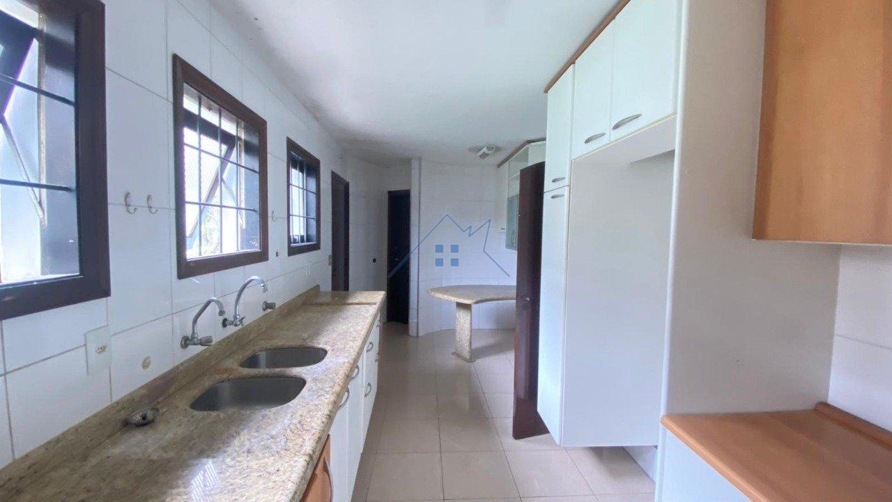 Casa com 221m&sup2; em Interlagos 4 dorms sendo 2 su&iacute;tes 6 vagas Rua Cláudio Daniel Rodrigues São Paulo - 