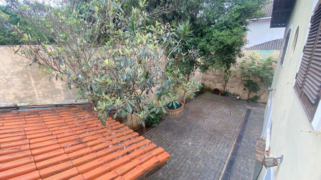 Casa com 221m&sup2; em Interlagos 4 dorms sendo 2 su&iacute;tes 6 vagas Rua Cláudio Daniel Rodrigues São Paulo - 