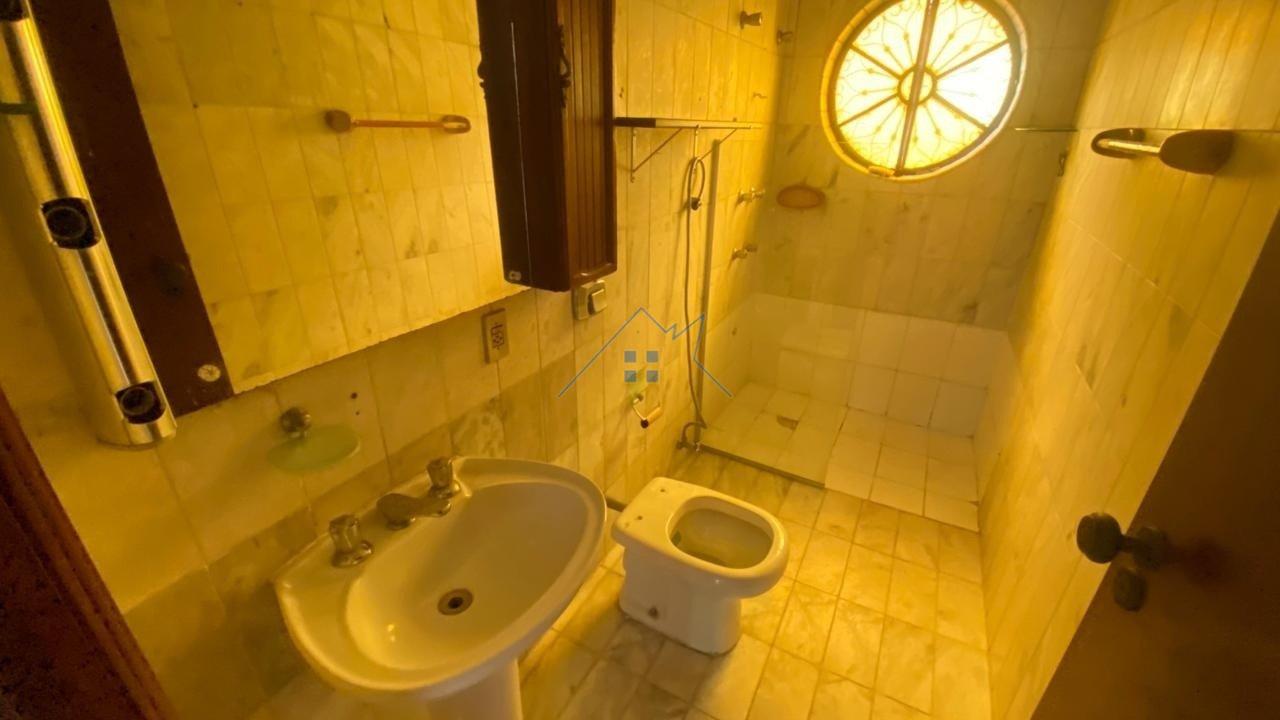 Casa com 221m&sup2; em Interlagos 4 dorms sendo 2 su&iacute;tes 6 vagas Rua Cláudio Daniel Rodrigues São Paulo - 