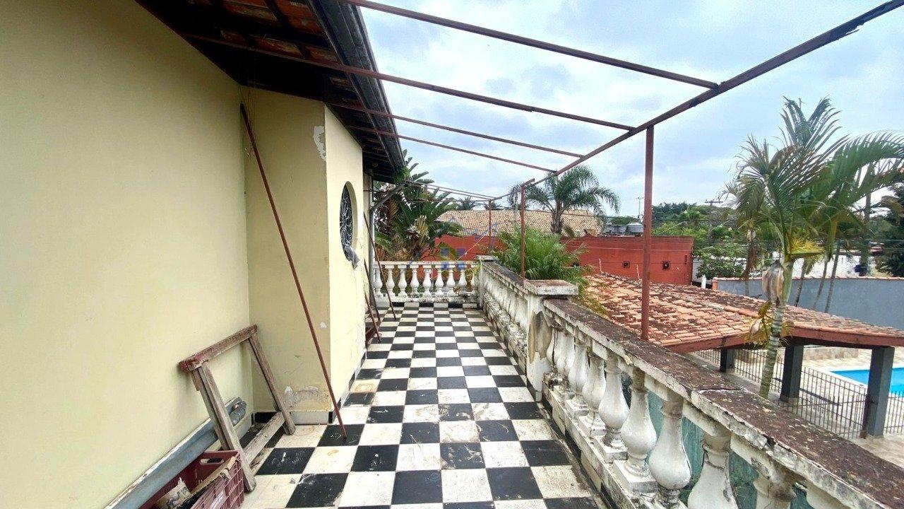 Casa com 221m&sup2; em Interlagos 4 dorms sendo 2 su&iacute;tes 6 vagas Rua Cláudio Daniel Rodrigues São Paulo - 