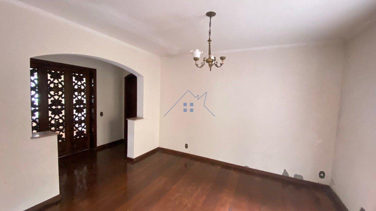 Casa com 221m&sup2; em Interlagos 4 dorms sendo 2 su&iacute;tes 6 vagas Rua Cláudio Daniel Rodrigues São Paulo - 