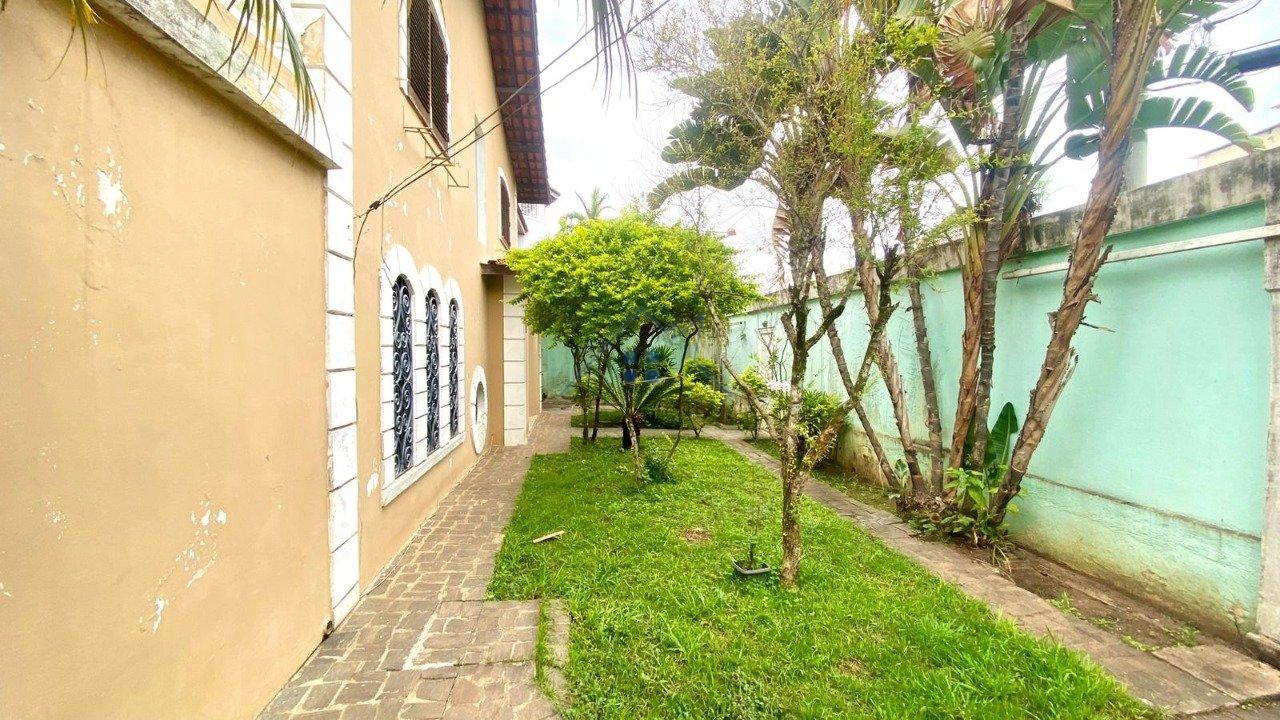 Casa com 221m&sup2; em Interlagos 4 dorms sendo 2 su&iacute;tes 6 vagas Rua Cláudio Daniel Rodrigues São Paulo - 