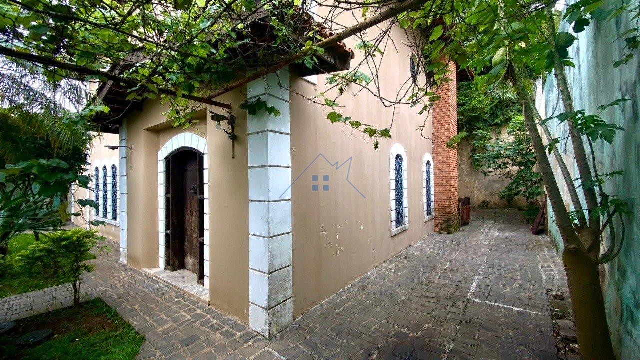 Casa com 221m&sup2; em Interlagos 4 dorms sendo 2 su&iacute;tes 6 vagas Rua Cláudio Daniel Rodrigues São Paulo - 