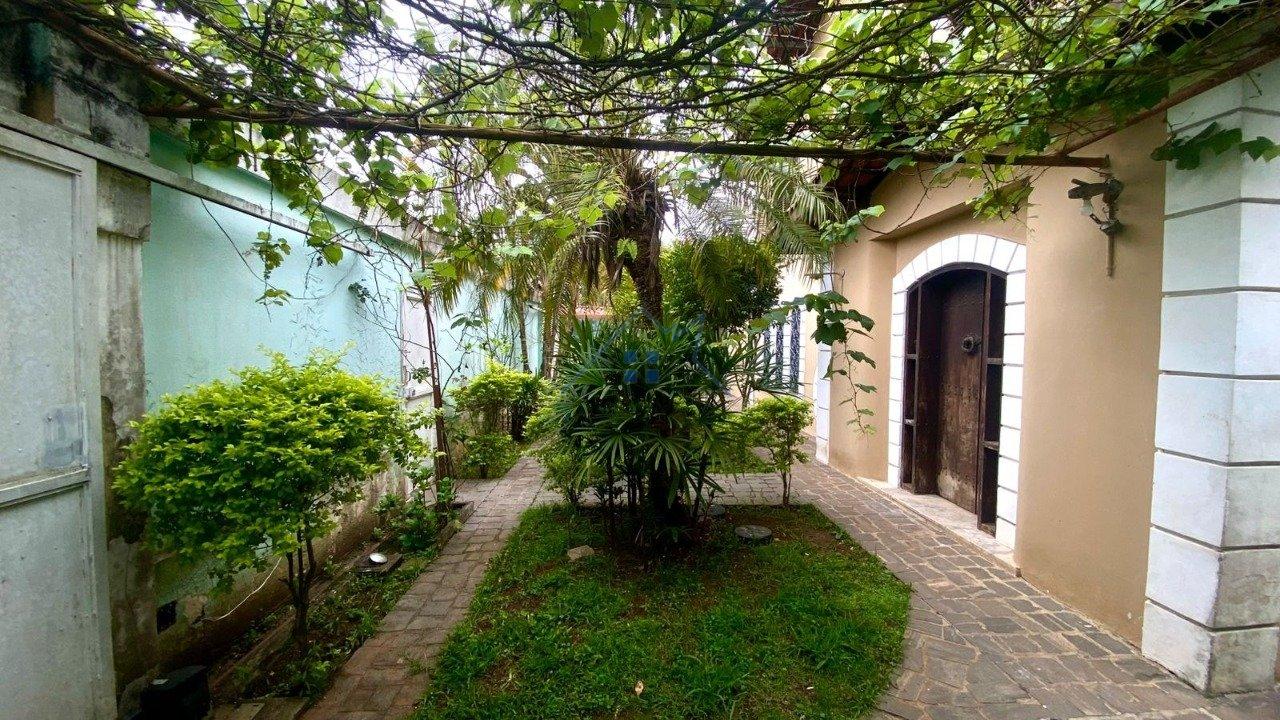 Casa com 221m&sup2; em Interlagos 4 dorms sendo 2 su&iacute;tes 6 vagas Rua Cláudio Daniel Rodrigues São Paulo - 