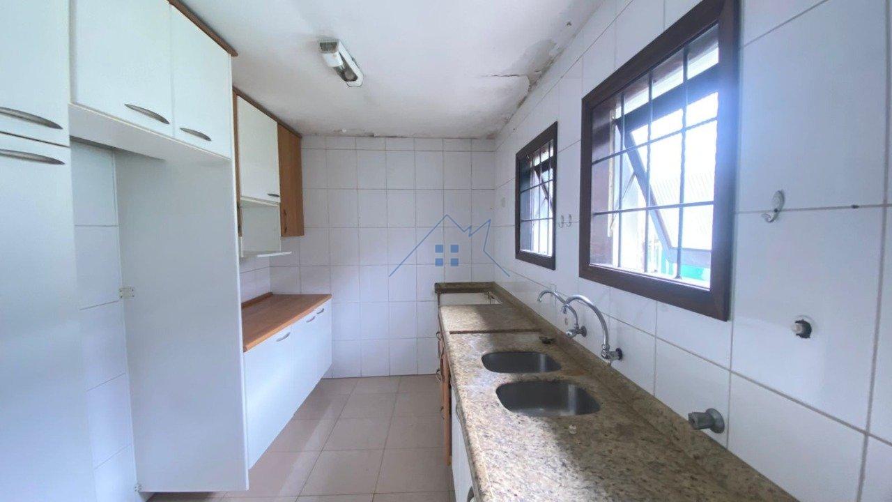 Casa com 221m&sup2; em Interlagos 4 dorms sendo 2 su&iacute;tes 6 vagas Rua Cláudio Daniel Rodrigues São Paulo - 
